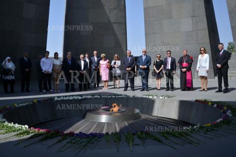 Foreign ambassadors stationed in Georgia visit Armenian 
Genocide memorial in Yerevan 