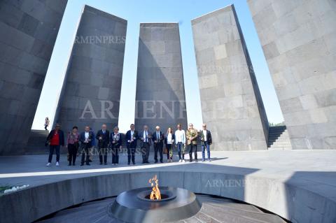 Alfortville Mayor Michel Gerchinovitz and French MP Luc 
Carvounas visit Armenian Genocide Memorial in Yerevan 