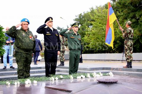 Tribute to 75th anniversary of Stalingrad and Kursk battle 
victories 