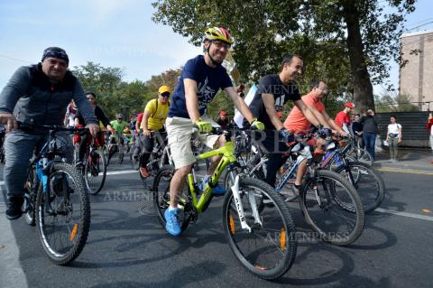 Yerevan Mayor Hayk Marutyan participates in Yerevan 2800th 
anniversary celebrations cycling event 