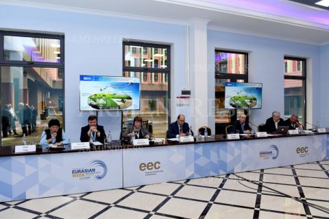 Table ronde: Regard sur l'avenir. Coopération technologique et 
infrastructure d'innovation moderne dans le cadre de l'Union 
économique eurasienne