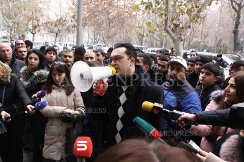 Citizens hold protest against release of MP Manvel Grigoryan 
outside Prosecutor General's Office 