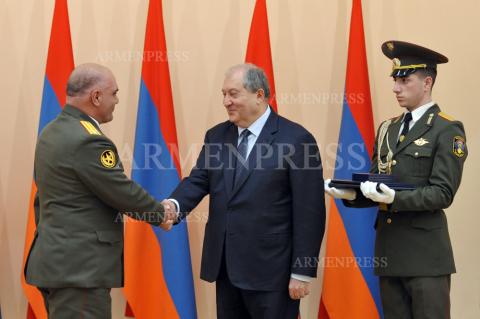 Armenian President Armen Sarkissian hands over awards on 
Army Day 