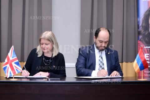 Education and Science Minister Arayik Harutyunyan and UK's 
Ambassador to Armenia Judith Farnworth sign memorandum of 
cooperation 