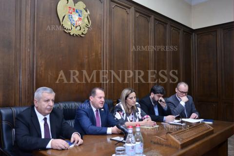 Round-table discussion on "Russia and Armenia in new political 
conditions" 