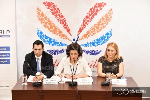 Conférence de presse d'Anna Hakobian, épouse du Premier 
ministre
