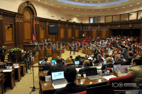 Les membres du gouvernement répondent aux questions des députés de l'Assemblée nationale