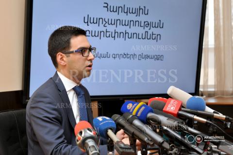  Conférence de presse de Roustam Badassian, vice-président  
du Comité des recettes  d'Etat
