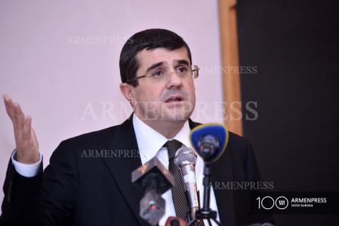 Rencontre avec l'ancien Premier ministre de la République du 
Haut-Karabakh, Araik Haroutiounian
