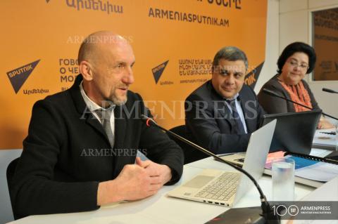 Conférence de presse sur le futur sur le Sommet des TI