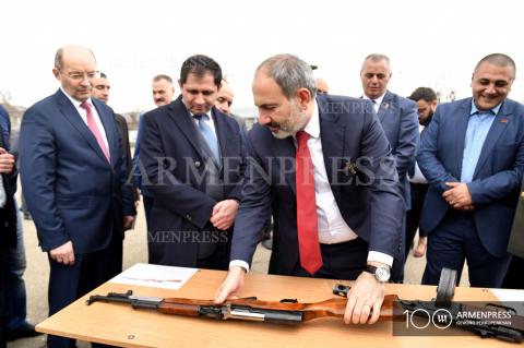 Le Premier ministre Nikol Pashinyan a visité la 102e base 
militaire russe

