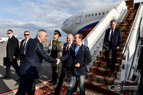  Le Premier ministre russe Dmitri Medvedev est arrivé à Erevan


