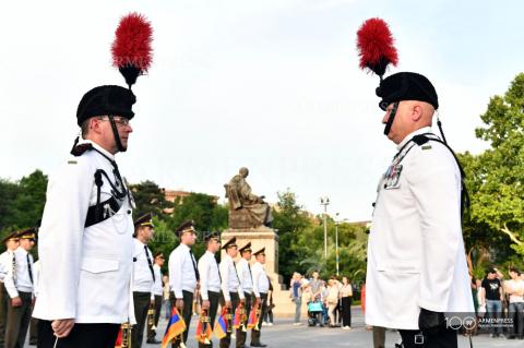 Concert en plein air du groupe britanique ''Mod The Salamanca 
Band and Bugles of The Rifles'' et de l'orchestre militaire de 
l'Etat-major d'Arménie