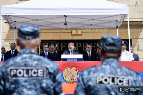 À l'occasion du 27e anniversaire de la formation des Forces de police, le Premier ministre Nikol Pashinyan a rendu visite au Département général des forces de police