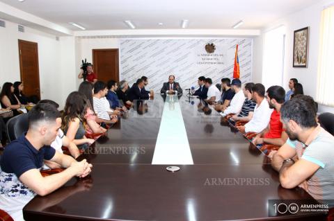 Le ministre de l'Education a rencontré les participants à la 
prochaine 30e Universiade d'été en Italie

