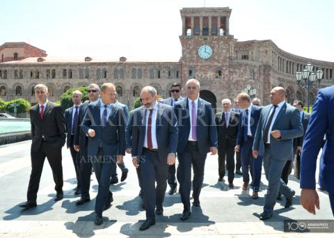 Le Premier ministre arménien Nikol Pashinyan et le Président 
du Conseil européen Donald Tusk en tournée à Erevan


