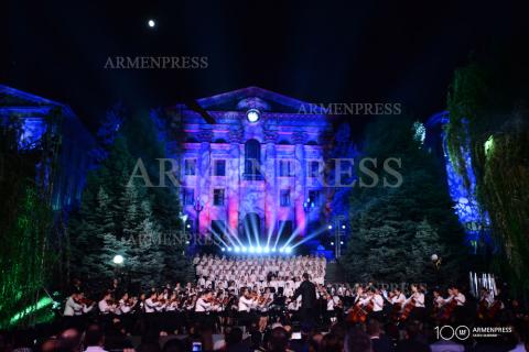 Concert de l'Orchestre symphonique des jeunes «Erevan»   à 
l'occasion du 150e anniversaire de Komitas et du 80e 
anniversaire de Tigran Mansourian