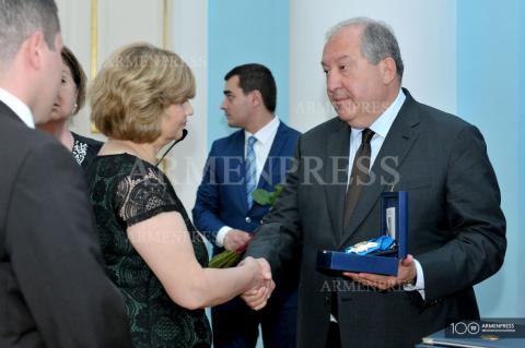 Le Président Armen Sarkissian a attribué à Arman Kirakossian 
l'Ordre de l'Honneur à titre posthume
