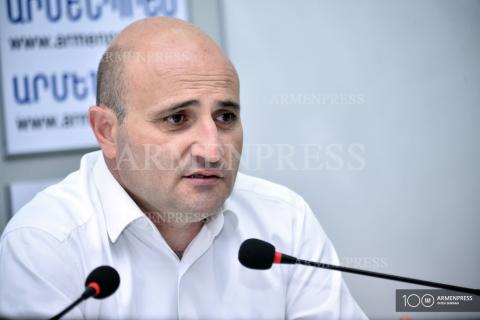 Conférence de presse du président de la Fédération du Tourisme arménien, Mekhak Apressian