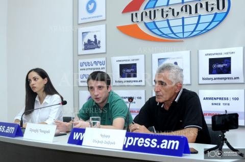 Conférence de presse d'Araik Papian et de Grigor Moukhsi-Hoveian
