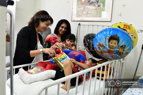 Armenian PM's spouse visits child who fell from 6th floor of a 
building 