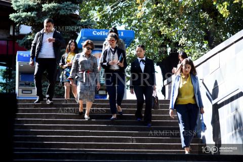 First Lady Nune Sarkissian tours Armenian International Photo 
Festival exhibition 