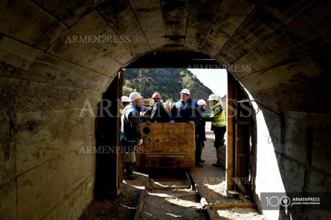 Minister of territorial administration and infrastructures Suren 
Papikyan visits Arpa-Sevan tunnel to get acquainted with 
construction works 