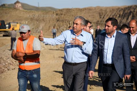 Minister Suren Papikyan tours highways to review ongoing 
reconstruction works 