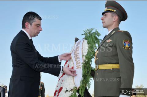 Le Premier ministre géorgien Giorgi Gakharia a visité le 
Complexe commémoratif de Tsitsernakaberd

