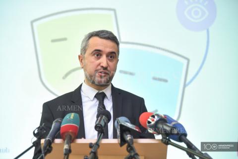 Conférence de presse du vice-ministre de l'Education, des 
Sciences, de la Culture et des Sports, Ara Khzmalian 
