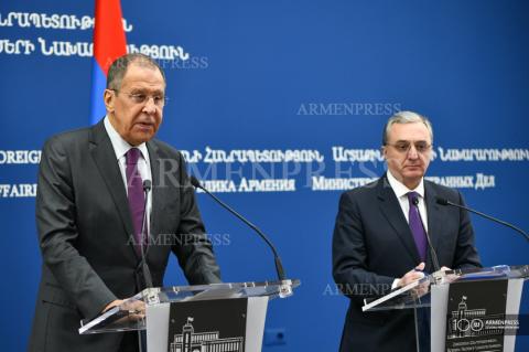 Conférence de presse conjointe  de Zohrab Mnatsakanian et 
Sergueï Lavrov
