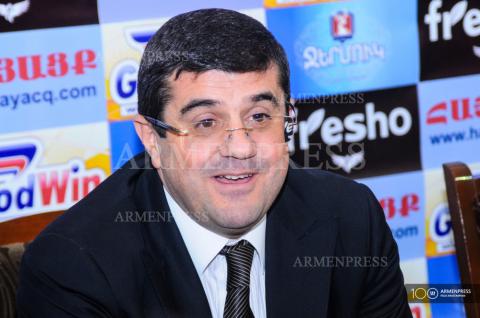 Conférence de presse du chef du Parti « Patrie libre» d'Artsakh, 
Araik Haroutiounian
