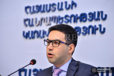 Conférence de presse du ministre de la Justice  Roustam 
Badassian