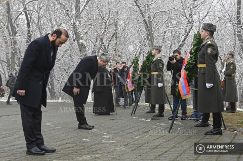 Les hautes autorités arméniennes rendent hommage à la mémoire des Arméniens tués lors des massacres de Bakou