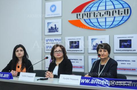 Conférence de presse de la directrice du Musée d'histoire 
d'Erevan Armine Sarkissian et de la secrétaire du musée 
Hermine Sarkissian
