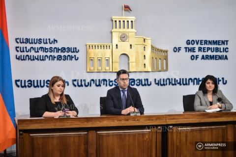 Conférence de presse du ministre de la Justice Roustam Badassian et de la vice-ministre de la Santé Lena Nanouchian