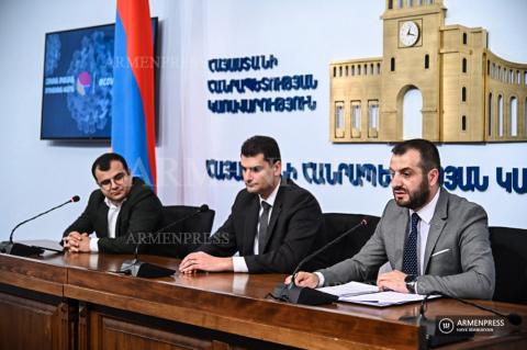 Conférence de presse du premier adjoint au maire d'Erevan Hratchia Sarkissian et de  Tigran Virabian