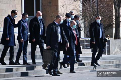 Граждане пытались воспрепятствовать Пашиняну войти в 3-
й корпус Дома правительства