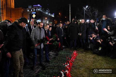 Prime Minister leads rally to Myasnikyan Statue to pay tribute to 
March 1 unrest victims 