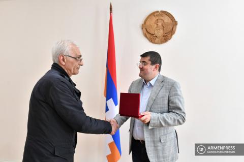 President of Artsakh Arayik Harutyunyan's meeting with families 
of Artsakh Hero title recipients Igor Muradyan and Vigen 
Shirinyan