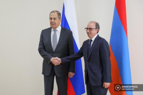 Caretaker FM Ara Aivazian and Russian FM Sergey Lavrov hold 
expanded-format meeting