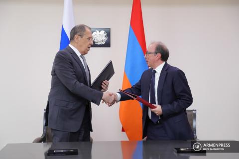 Armenian FM Ara Aivazian and Russian FM Sergey Lavrov sign 
intergovernmental MoU