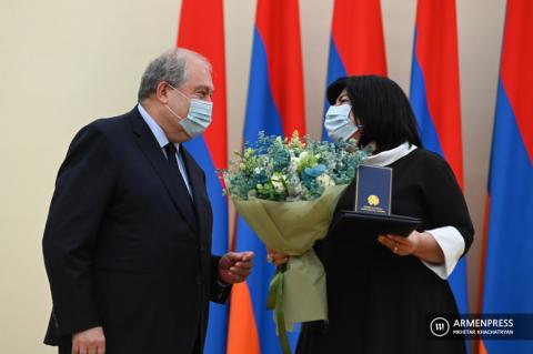 President Sarkissian bestows awards to health workers