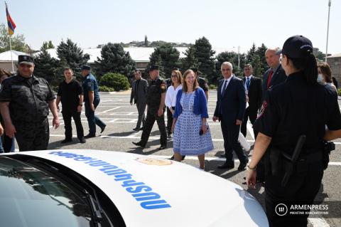 Deputy Prime Minister Mher Grigoryan, US Ambassador to 
Armenia Lynne Tracy and EU's acting ambassador Jan Plesinger 
visit Armenian Police Patrol Service headquarters