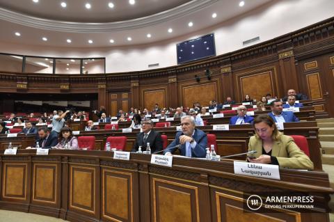 Ermenistan Parlamentosu, Hükümet programını ele almaya devam ediyor
