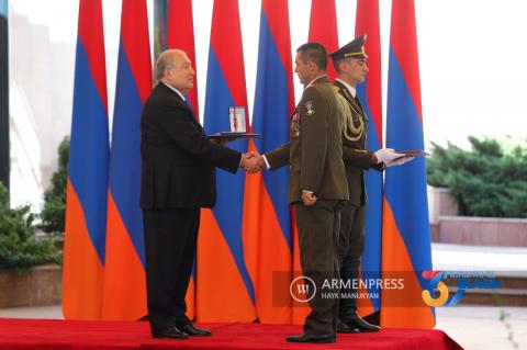 По случаю 30-летия независимости РА президент Армен 
Саркисян присваивает высшие награды и звания 
представителям различных сфер
