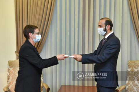 New French Ambassador to Armenia presents copy of 
credentials to Foreign Minister
