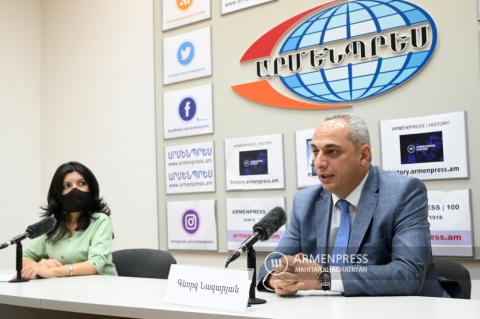 Yerevan'da köpek ve kedi besleyen vatandaşlar, hayvanları kayıt altına almalıdır.