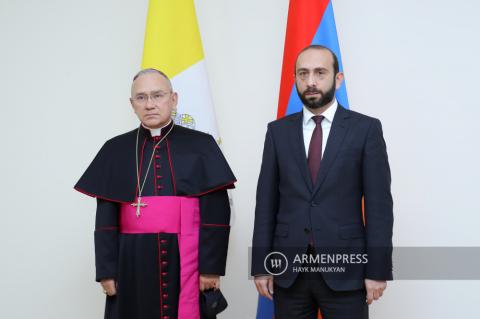 Substitute for General Affairs of the Secretariat of State at the 
Holy See Archbishop Edgar Peña Parra meets with Armenian 
Foreign Minister Ararat Mirzoyan
