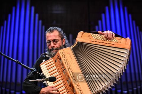 Իտալացի անվանի ակորդեոնահար Սիմոնե Զանկինիի և 
սաքսաֆոնահար Ֆեդերիկո Մոնդելչիի համերգը նվիրված  
Աստոր Պիացոլլայի ծննդյան 100-ամյա հոբելյանին 
